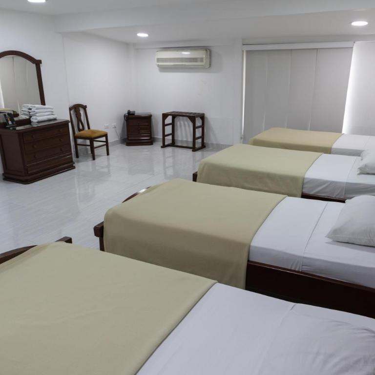 Hotel Exelsior - Habitación Cuádruple Estándar - 2