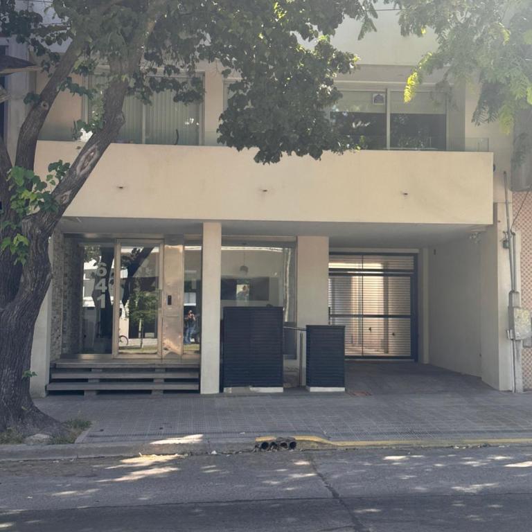 19 y 45 Lp - One-Bedroom Apartment - 2