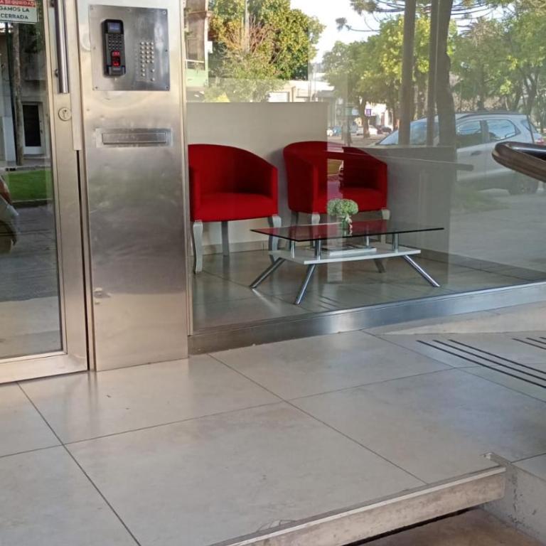 19 y 45 Lp - One-Bedroom Apartment - 7