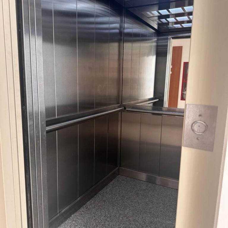 19 y 45 Lp - One-Bedroom Apartment - 9