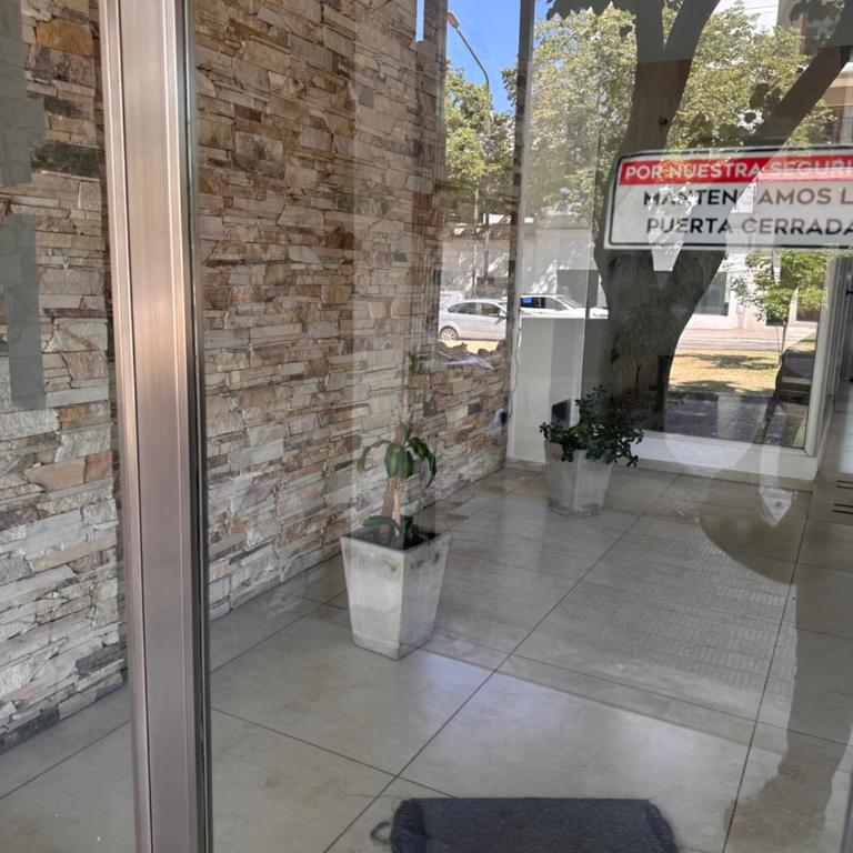 19 y 45 Lp - One-Bedroom Apartment - 3