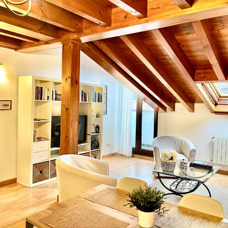 La plaza de llanes, Plaza Parres Sobrino, 6 - Two-Bedroom Deluxe Apartment - 6