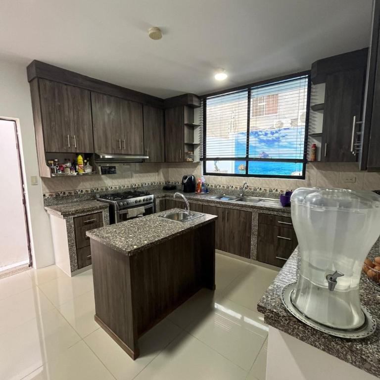 Casa familiar con piscina y zona bbq - Vacation Home - 38