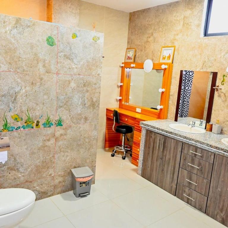 Casa familiar con piscina y zona bbq - Vacation Home - 49