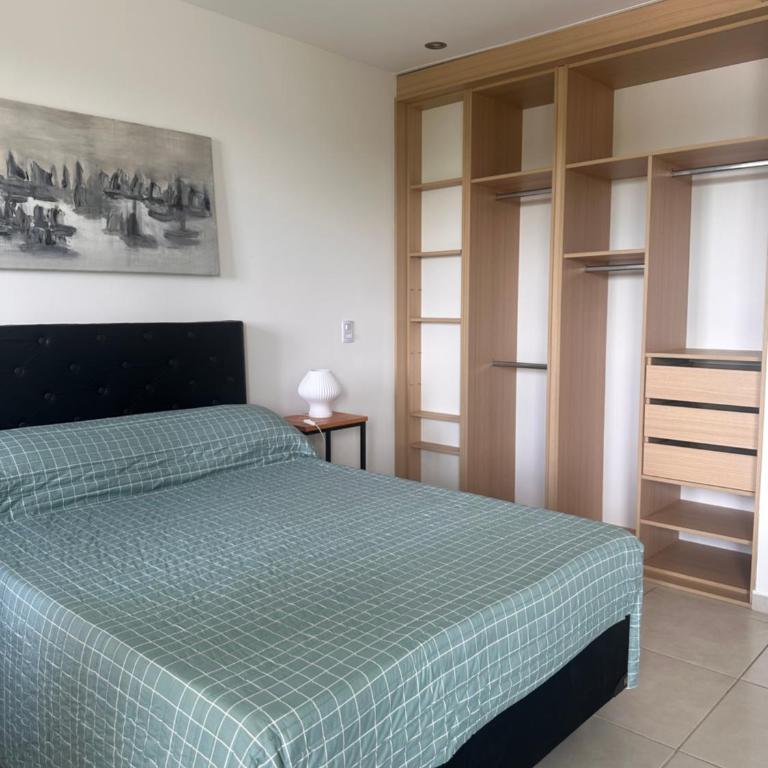 19 y 45 Lp - One-Bedroom Apartment - 17