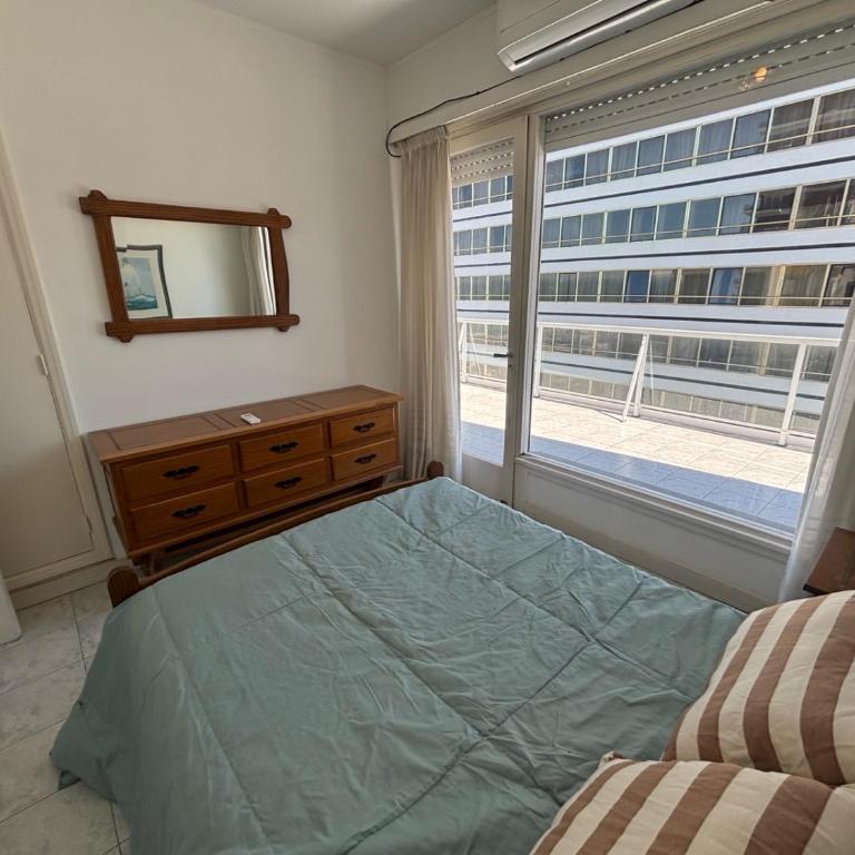 Excelente departamento de 4 ambientes en Playa Grande - Apartamento de 1 dormitorio - 7