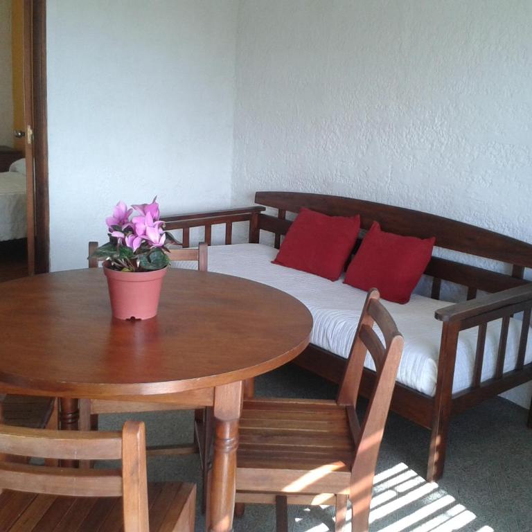 La Casa del Caminante - Apartment with Garden View - 7