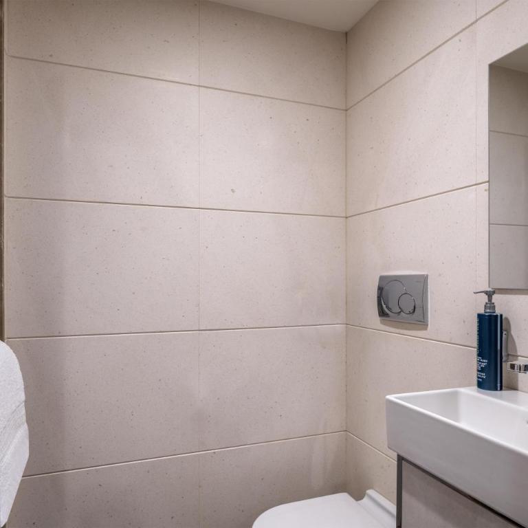 Hilton Turin Centre - Suite Deluxe King con 1 Camera da Letto - 5