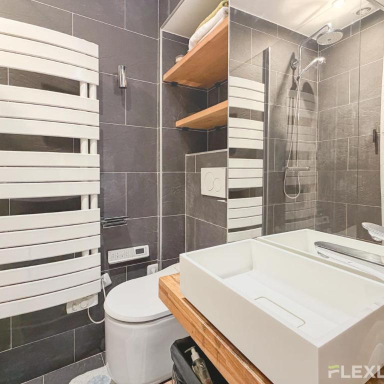 Unique T2 proche de l'arc de triomphe - Appartement - 13