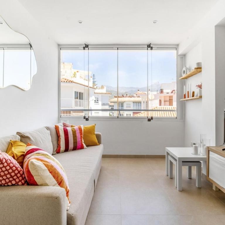 Stylish 2BR Flat in Nerja 1 Min to Torrecilla Beach - Apartamento de 2 dormitorios - 1