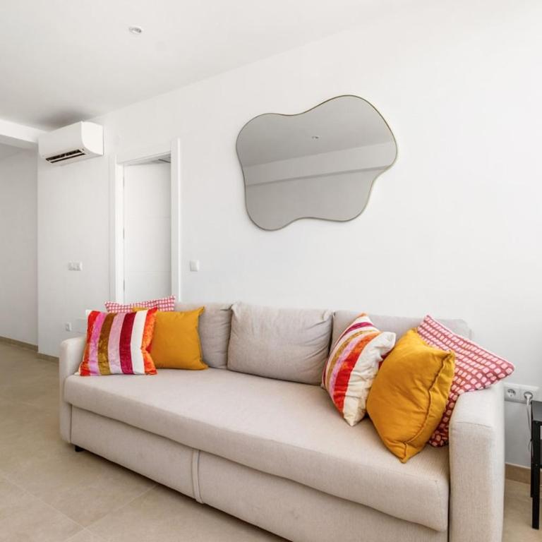 Stylish 2BR Flat in Nerja 1 Min to Torrecilla Beach - Apartamento de 2 dormitorios - 6