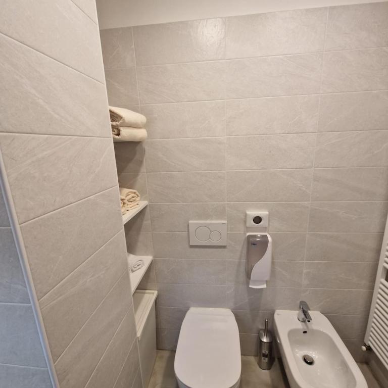 Cozy and restful apartment in Como, near the Lake - One-Bedroom Apartment - 10