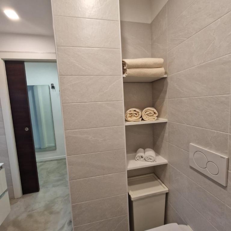 Cozy and restful apartment in Como, near the Lake - One-Bedroom Apartment - 12