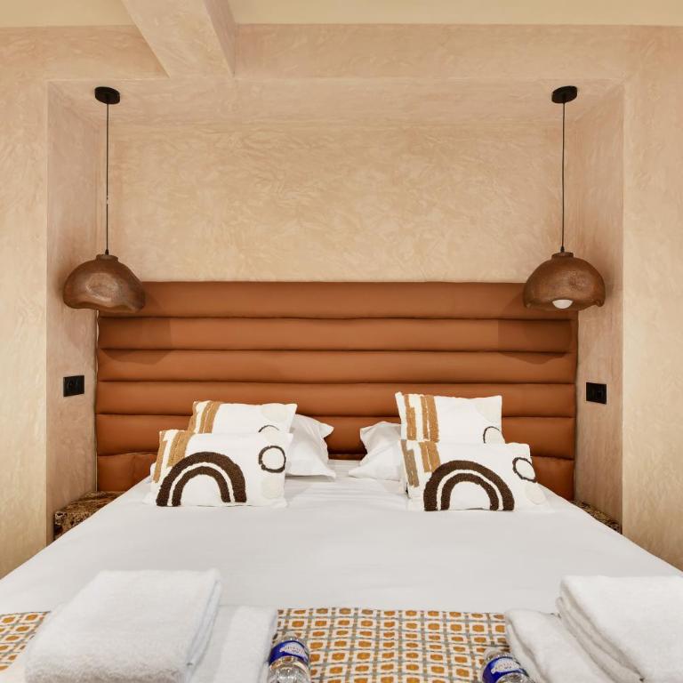 NoChichi Collections - City Center - Two-Bedroom Deluxe Apartment - 19
