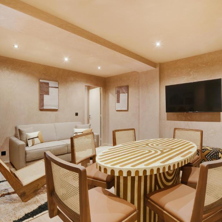 NoChichi Collections - City Center - Two-Bedroom Deluxe Apartment - 8