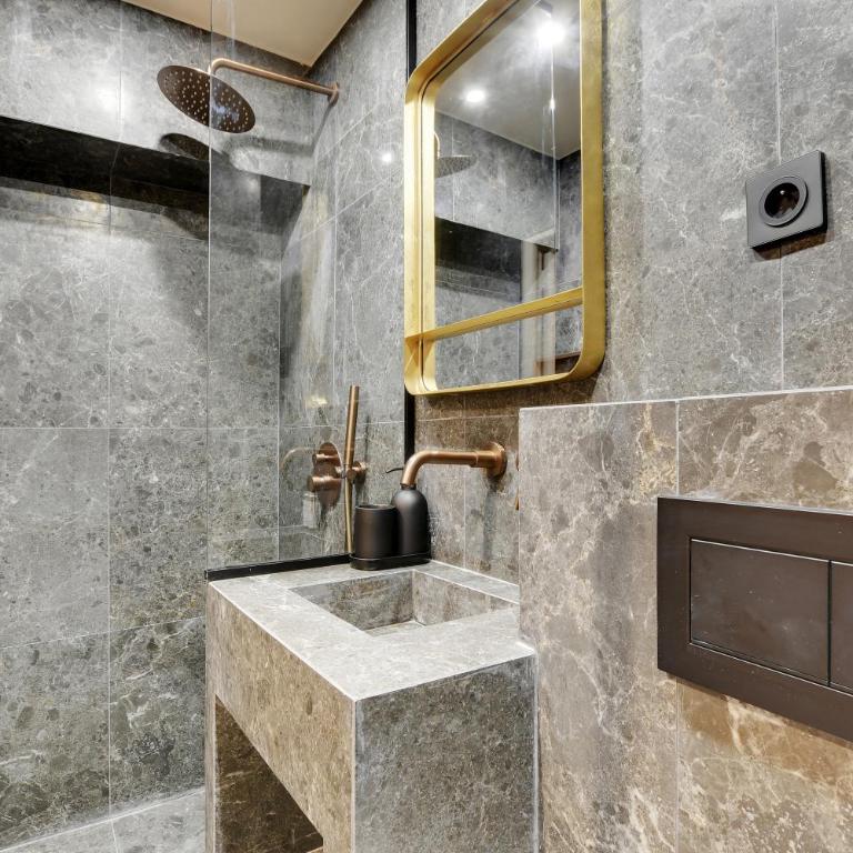 NoChichi Collections - City Center - Two-Bedroom Deluxe Apartment - 13