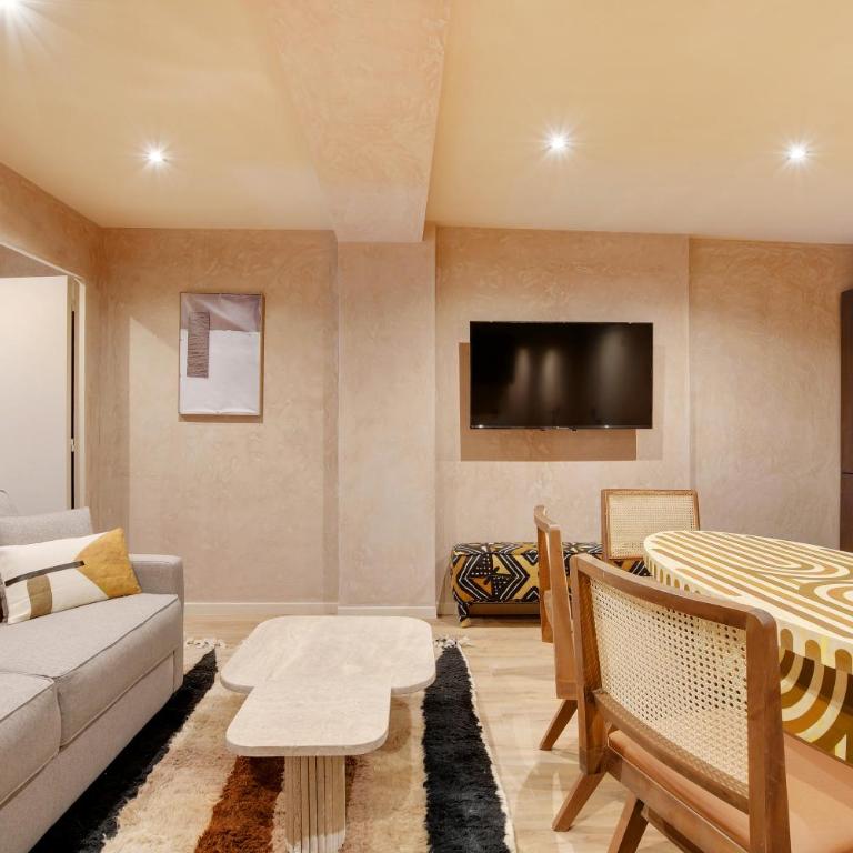 NoChichi Collections - City Center - Two-Bedroom Deluxe Apartment - 18
