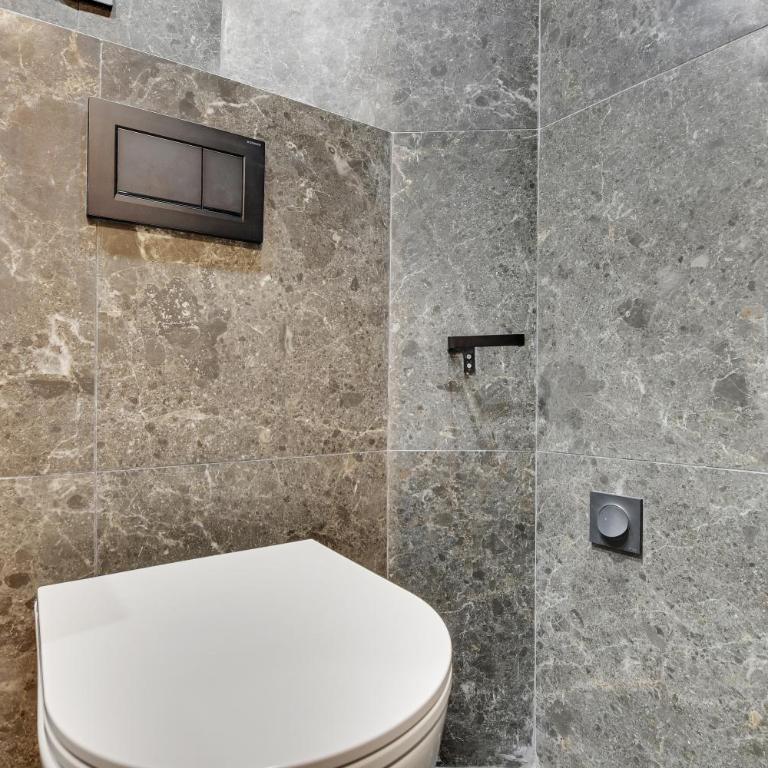 NoChichi Collections - City Center - Two-Bedroom Deluxe Apartment - 20