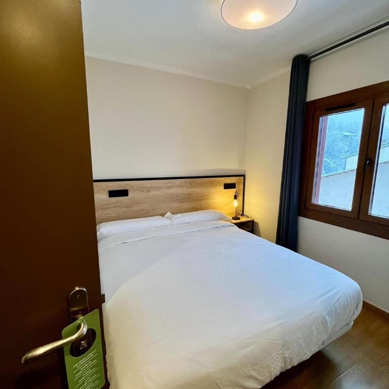 Hotel NIU a 50 m del Funicamp - Habitación Doble Económica - 1 o 2 camas - 3