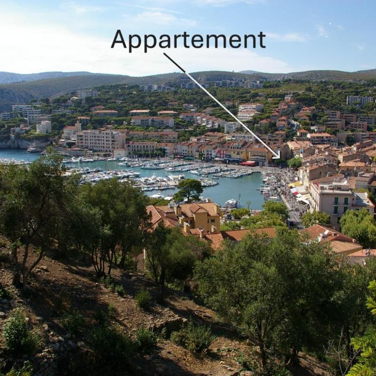 Appartement Cassis 50 m2, en 1ère ligne sur le port, Vue mer, WiFi, Climatisé, Parking - Appartement 2 Chambres avec Vue sur le Port - 21