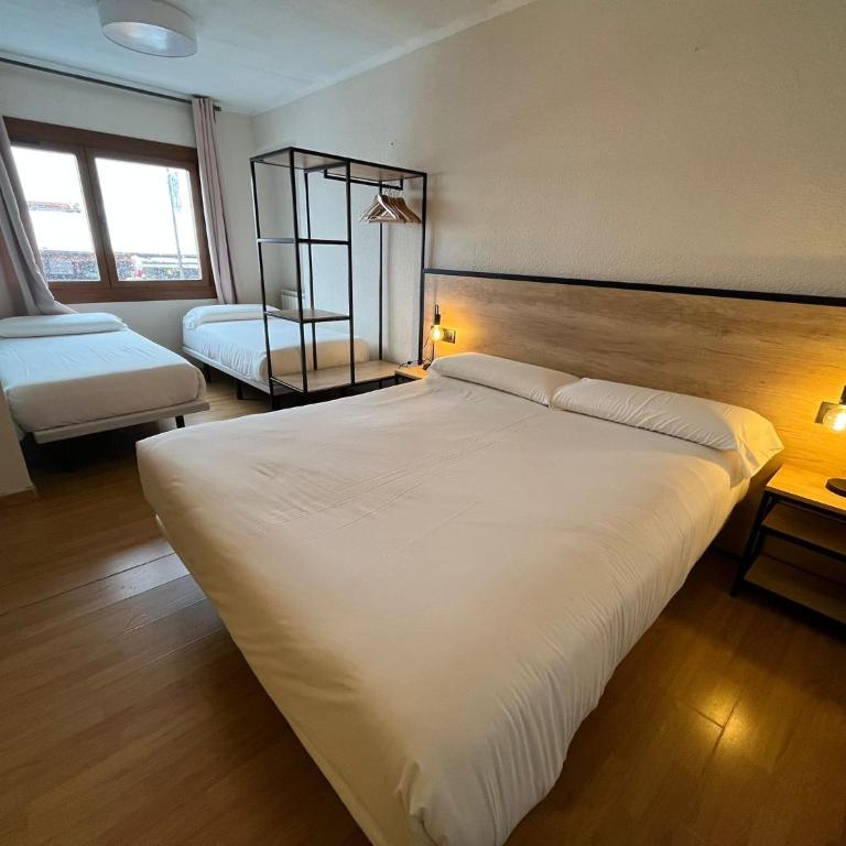 Hotel NIU a 50 m del Funicamp - Habitación Cuádruple con vistas a la montaña - 2