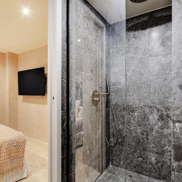 NoChichi Collections - City Center - Four-Bedroom Luxury Apartment - 17