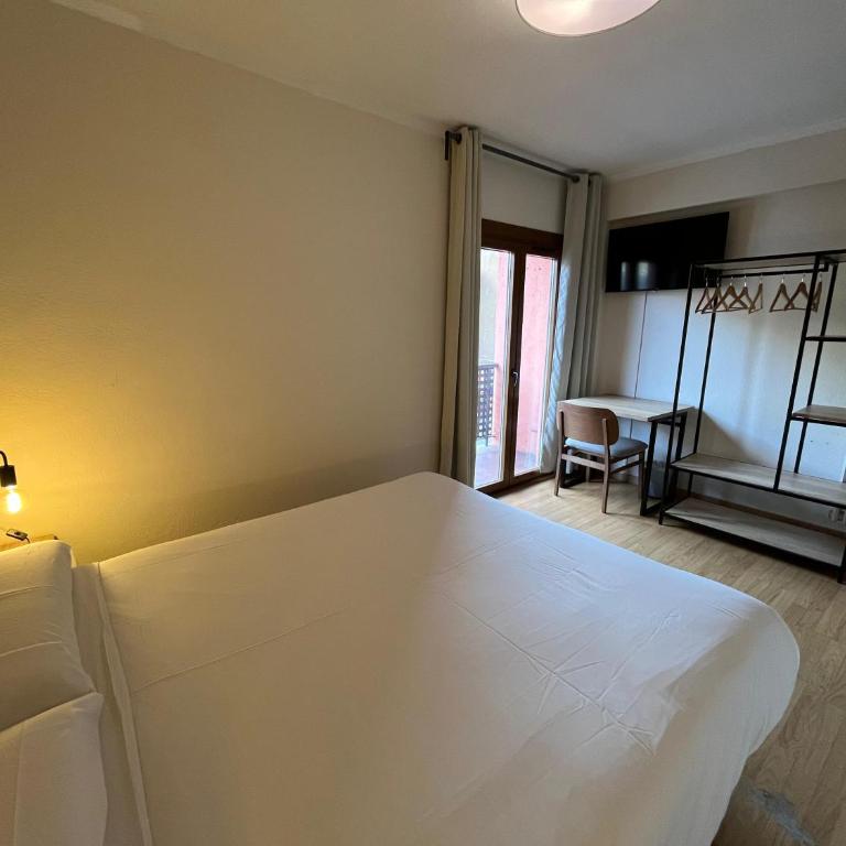 Hotel NIU a 50 m del Funicamp - Habitación Doble Superior con terraza - 1 o 2 camas - 2