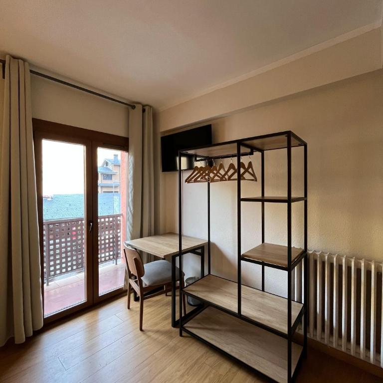 Hotel NIU a 50 m del Funicamp - Habitación Doble Superior con terraza - 1 o 2 camas - 6