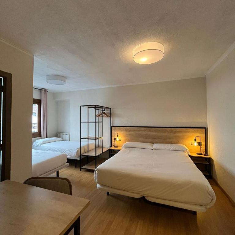 Hotel NIU a 50 m del Funicamp - Habitación Cuádruple con vistas a la montaña - 3