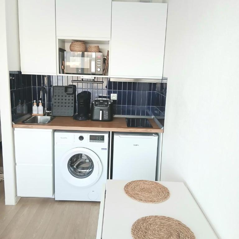 Studio 4 pers, 1ère ligne, Piscine, Vue mer latérale - Apartamento Estudio con vistas al mar - 8