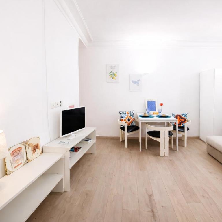 Casa Bianca - Centro Città e due minuti a piedi dalla Metro - One-Bedroom Apartment - 3