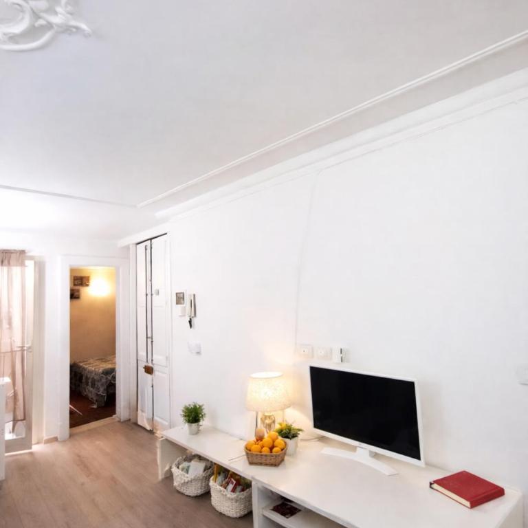 Casa Bianca - Centro Città e due minuti a piedi dalla Metro - One-Bedroom Apartment - 11