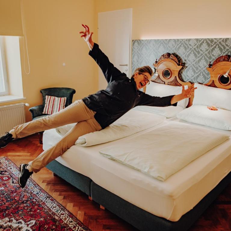 Der Eberhard - Sleep & Dine A9 Exit 133 - Classic Doppelzimmer - 1