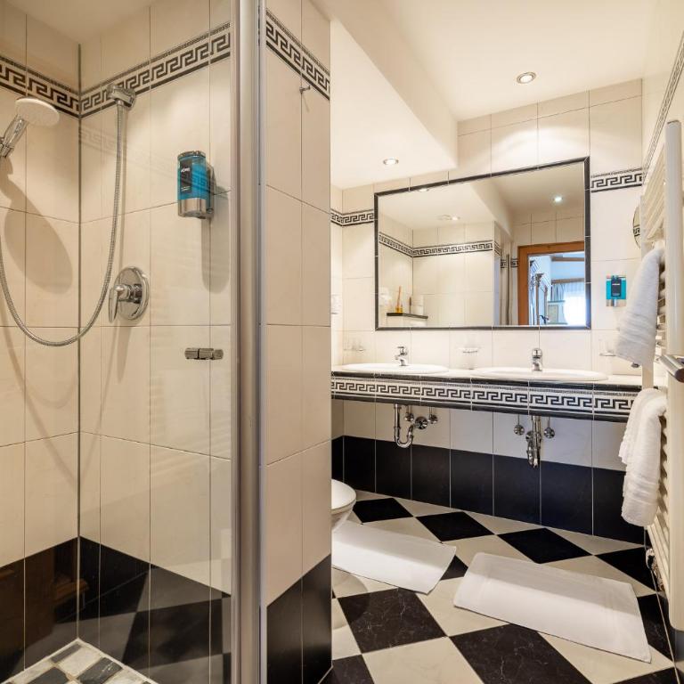 Hotel Alpenrose - Familiensuite mit Balkon - 1