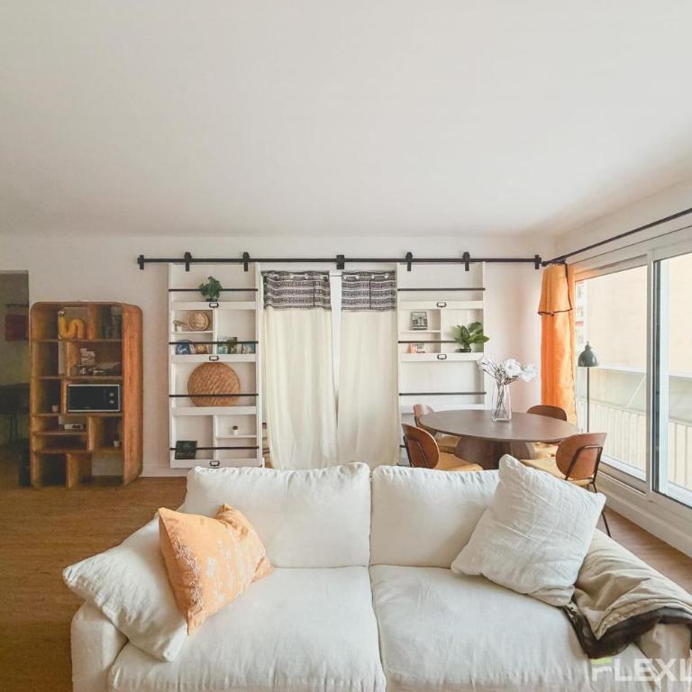 Spacieux T3 dans le 13ème avec petit balcon et vu sur les toits de Paris - Appartement - 3