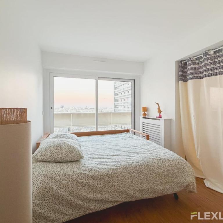 Spacieux T3 dans le 13ème avec petit balcon et vu sur les toits de Paris - Appartement - 19