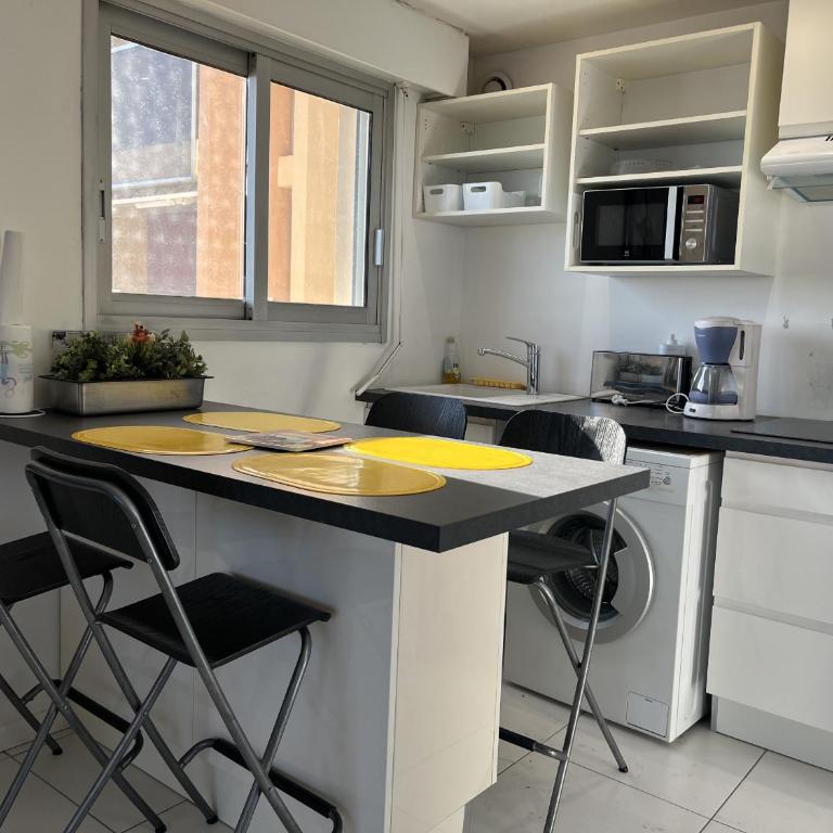 LE CAPITOLE, Vue exceptionnelle sur la mer, T1-2 - Apartamento de 1 dormitorio con balcón y vistas al mar - 25