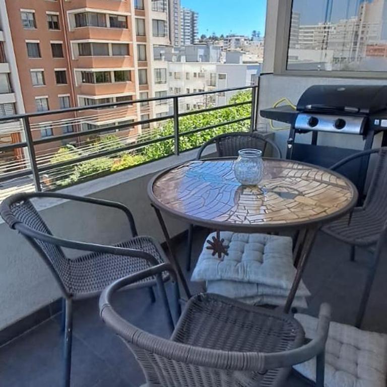 Departamento full equipado Viña del mar con piscina y cerca de la playa - Three-Bedroom Apartment - 1