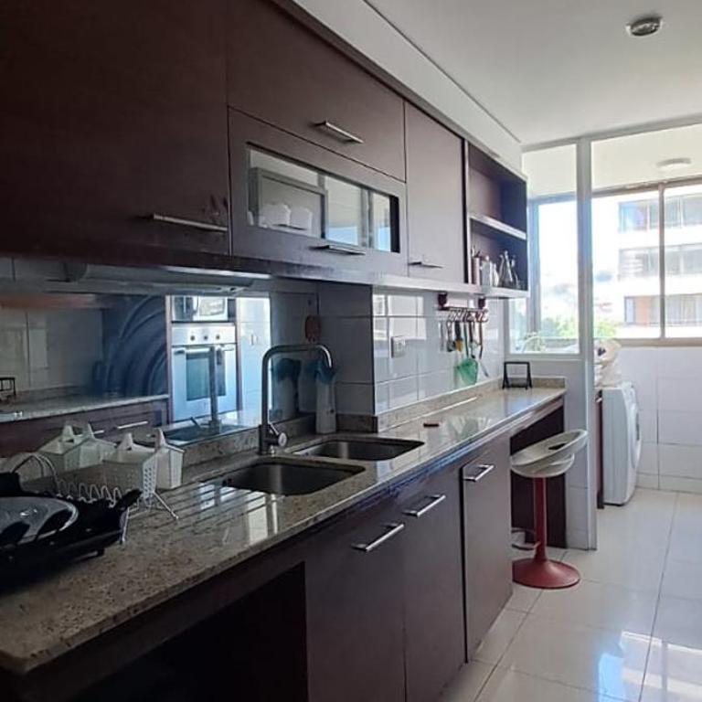 Departamento full equipado Viña del mar con piscina y cerca de la playa - Three-Bedroom Apartment - 10