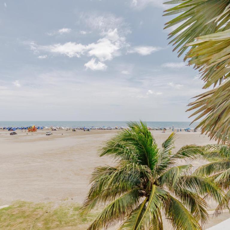 Lux Beach House, Aldaba Selection - Villa - Beach Front - 2