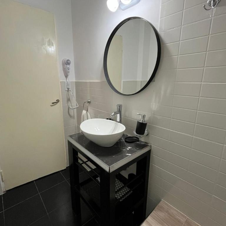 Departamento Moderno sobre Güemes - One-Bedroom Apartment - 22