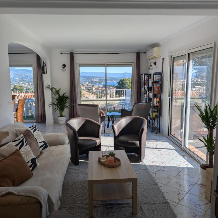 Appartement 90m2 avec terrasse, vue mer et parking gratuit - Appartement 2 Chambres - 1
