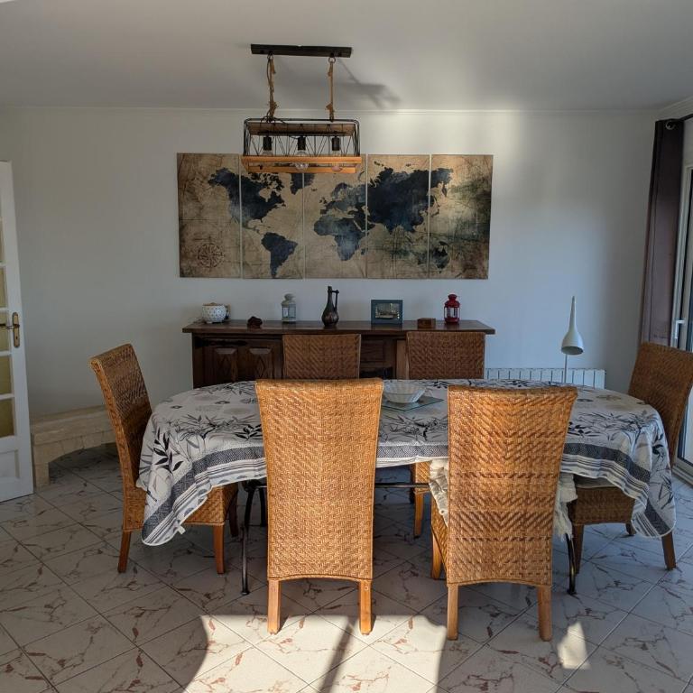 Appartement 90m2 avec terrasse, vue mer et parking gratuit - Appartement 2 Chambres - 9