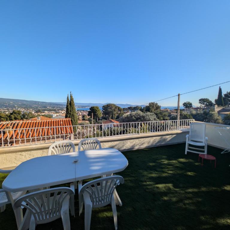 Appartement 90m2 avec terrasse, vue mer et parking gratuit - Appartement 2 Chambres - 10