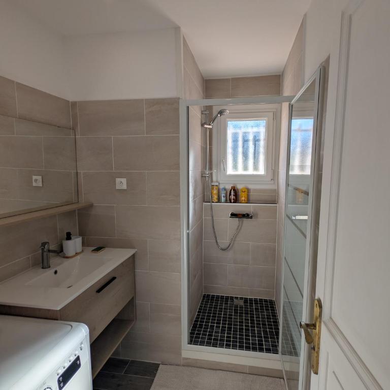 Appartement 90m2 avec terrasse, vue mer et parking gratuit - Appartement 2 Chambres - 11