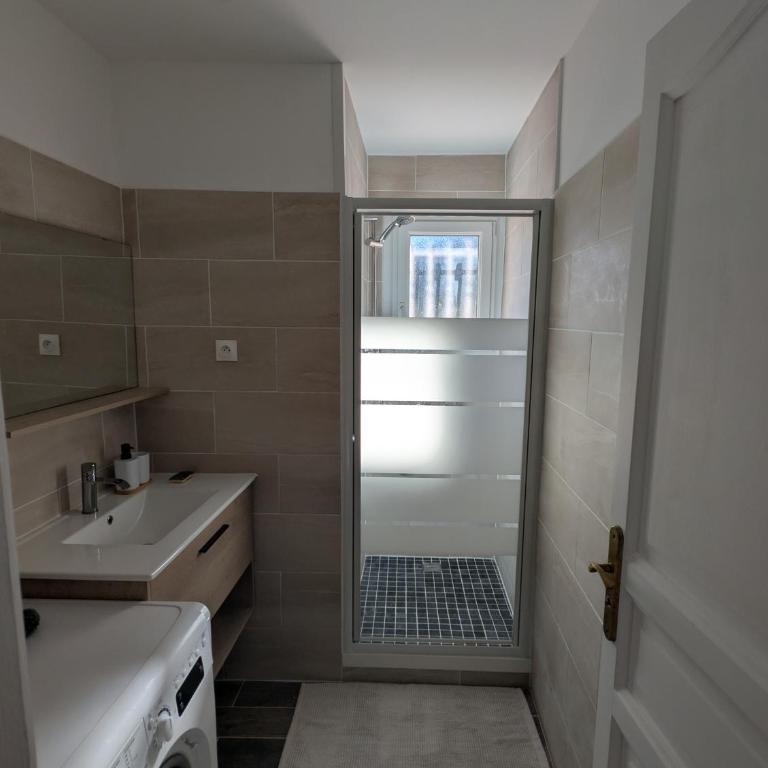 Appartement 90m2 avec terrasse, vue mer et parking gratuit - Appartement 2 Chambres - 15