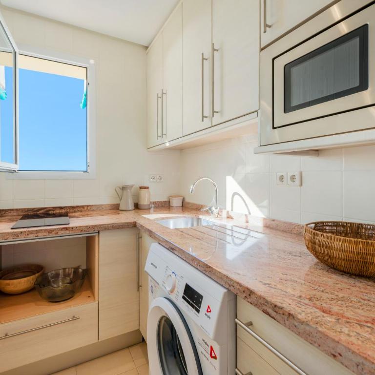 Apartamento en Elviria con vistas al mar - Apartamento de 1 dormitorio - 12