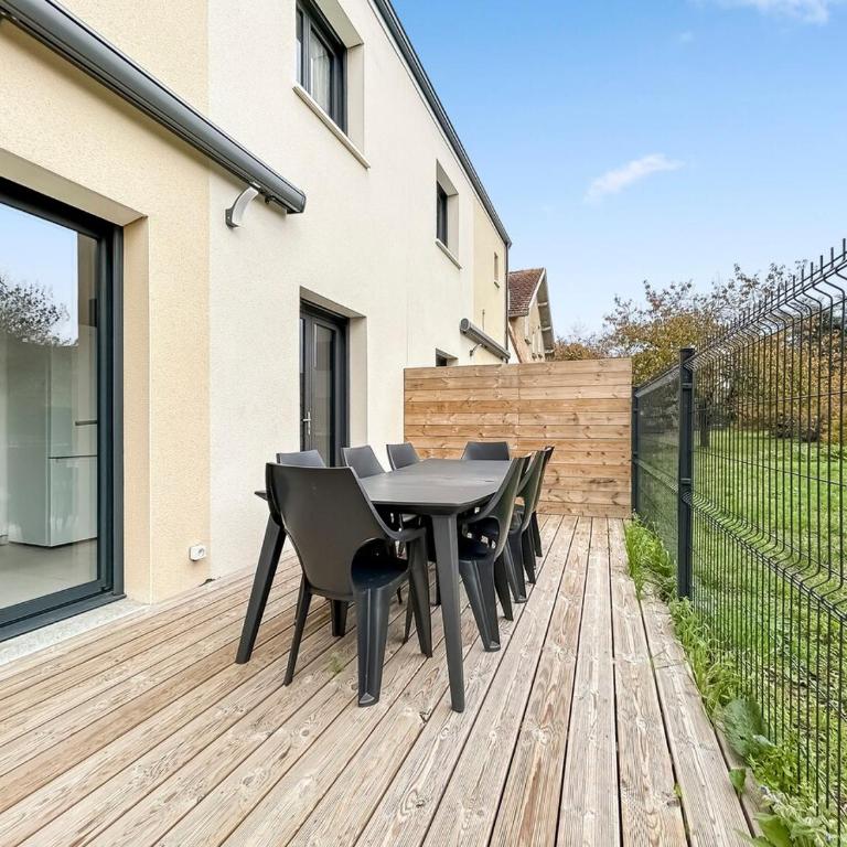 Télétravail · 4 suites (sdb) · Bureaux · Terrasse - Villa - 45