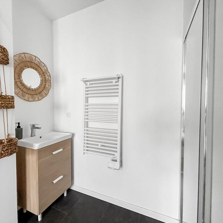 Télétravail · 4 suites (sdb) · Bureaux · Terrasse - Villa - 32