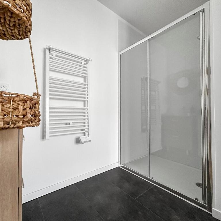 Télétravail · 4 suites (sdb) · Bureaux · Terrasse - Villa - 31
